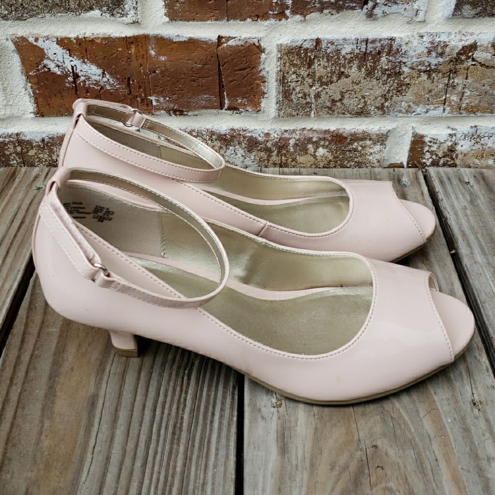 Girls dress shoe